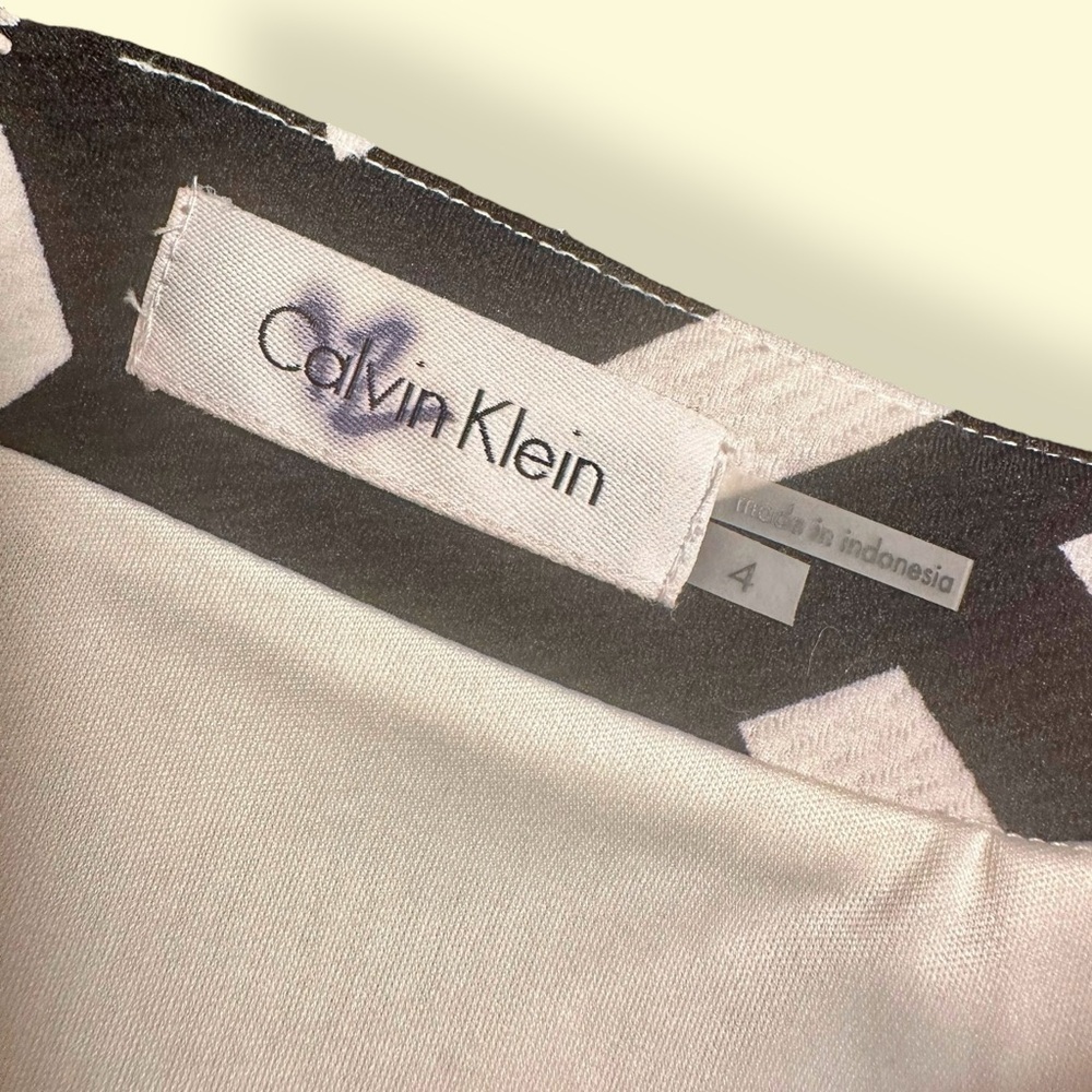 Calvin Klein Black & White Abstract Print Textured Crepe Tulip Hem Skirt Size 4 - Picture 2 of 9